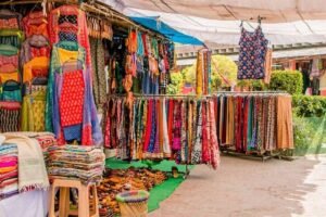 f696ac01-e25c-40f2-8a3c-d70614178fab_a-walking-tour-through-delhi-s-colorful-bhogal-bazaar-xlarge